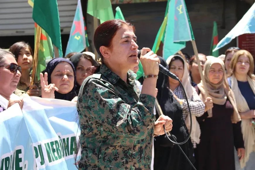 ‘Artêşa jina kurd bawerî daye cîhanê’
