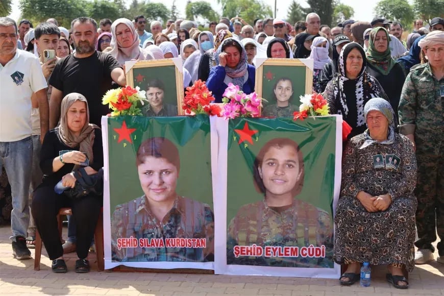 Bi girseyî 3 şervanên YPJê bibîr anîn