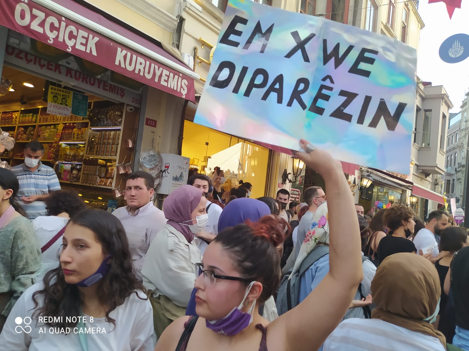Jin bi eşqa statûya xwe rabûn