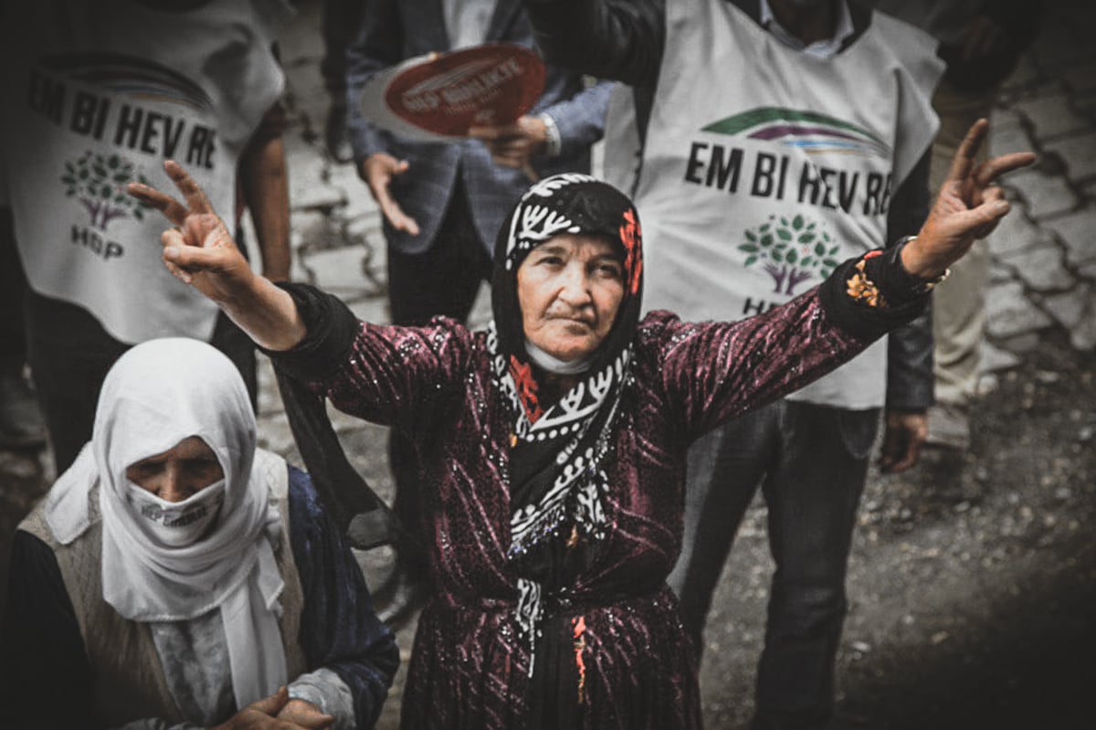 Ji bo pêşerojeke demokratîk meşiyan