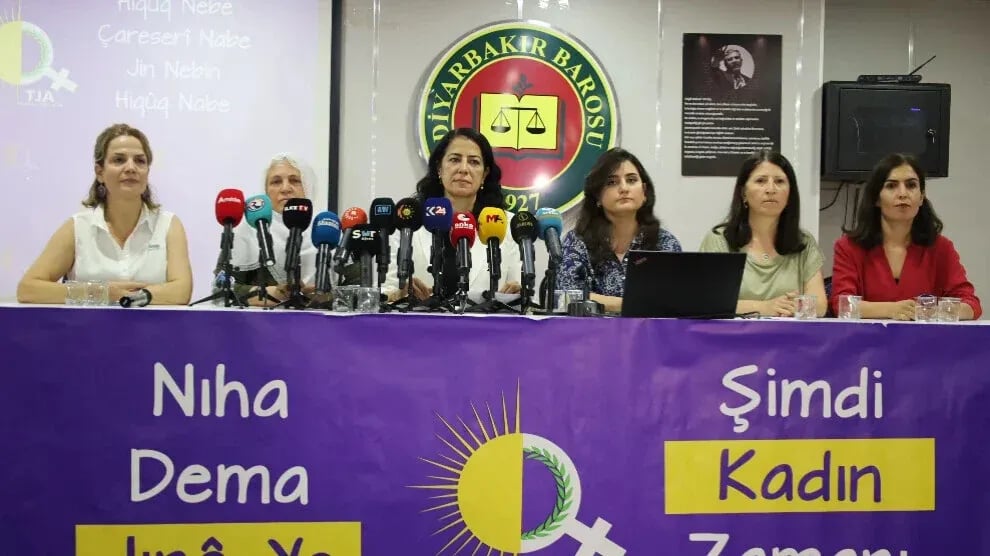 'Em ê dest ji daxwaza xwe ya ji bo azadiya fîzîkî ya Abdullah Ocalan bernedin'