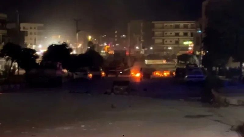 Di şewata girtîgeha Kobanê de 8 girtî mirin 17 birîndar bûn
