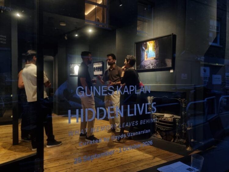 Bi rayîrê hunerî hîkayeya Amedî berde London