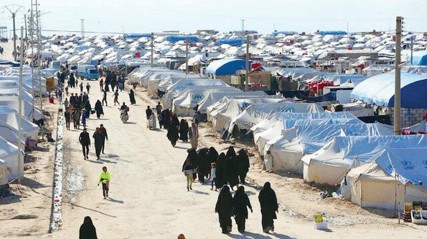 Hinek malbatên DAIŞî ji kampa Holê dibin Mûsilê