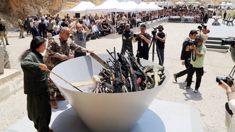Çav li Îmraliyê û qanûna çarçoveyê ye