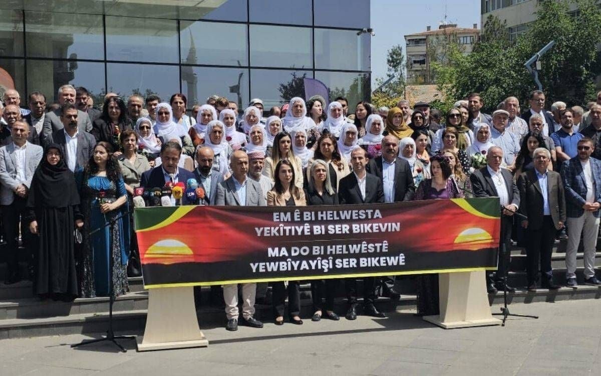 Ji bo pêkanîna yekîtiyê