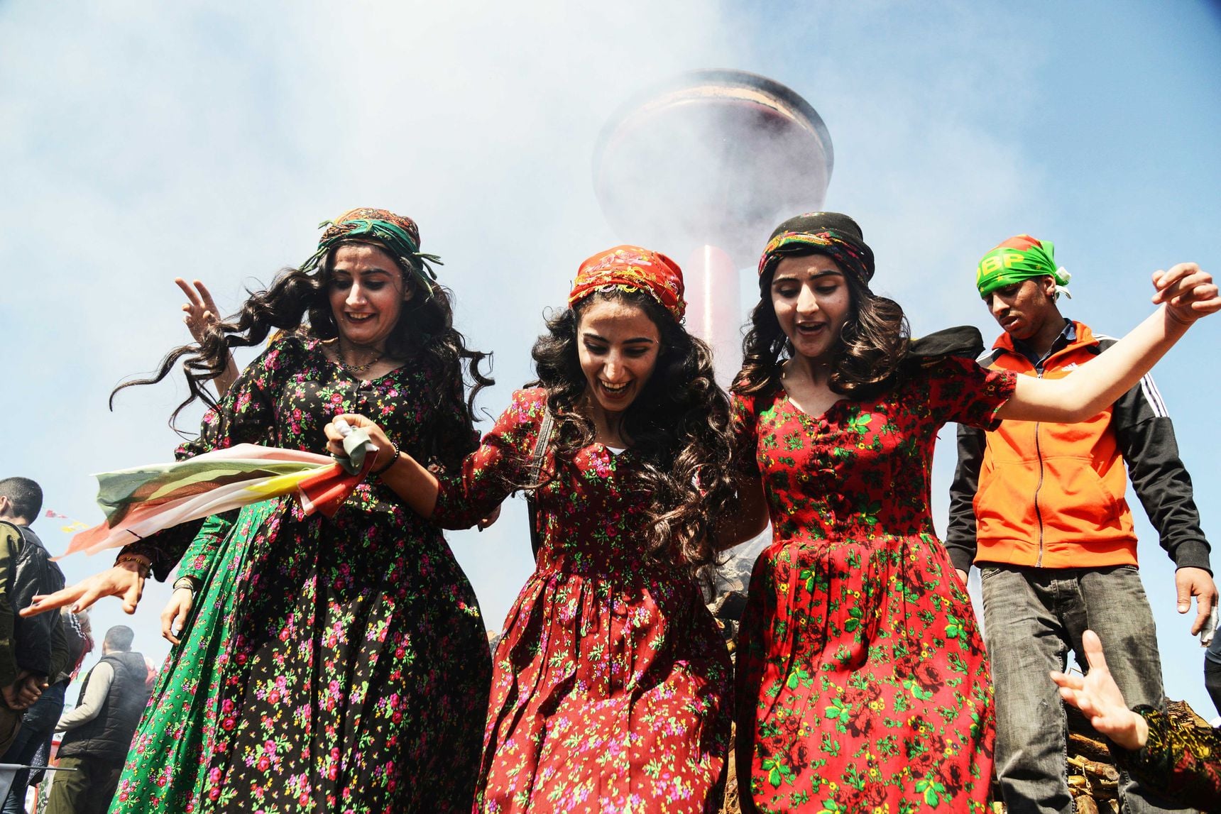 Hin stranên sembol ên Newrozê