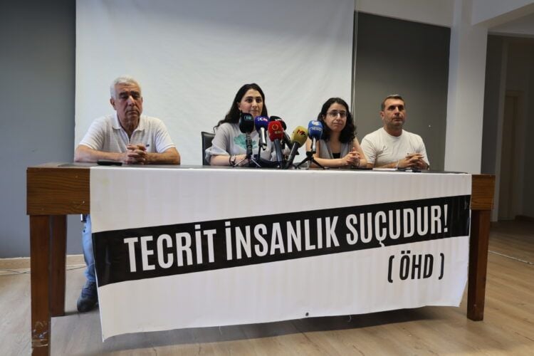 ‘Divê dewlet pratîkên tecrîdê bi dawî bike’
