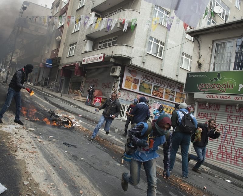 ‘Şêr diçin meydan dimîne ji çeqelan re’