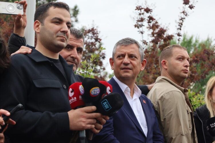 Ozgur Ozel der barê partiya nû de agahî da