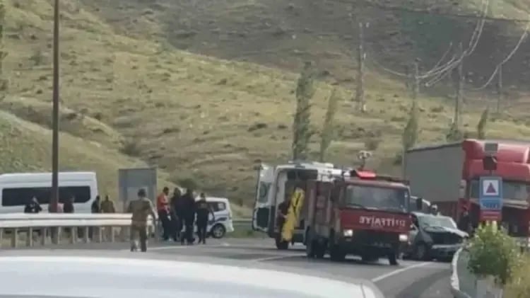 Erebaya ke karkerê demserre kiriştêne, qeza kerd: 10 birîndarî estê