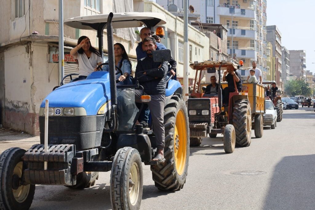 Ji cotkarên Pirsûsê çalakiya bi traktoran