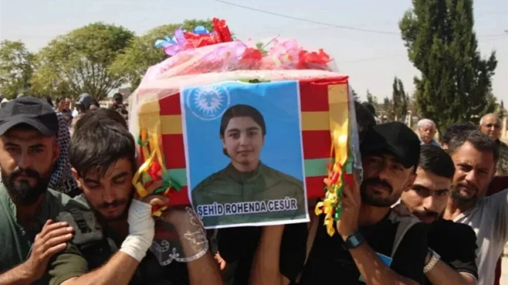 Cenazeyê Şehîd Rohenda Cisûr bi merasîmekê hat veşartin