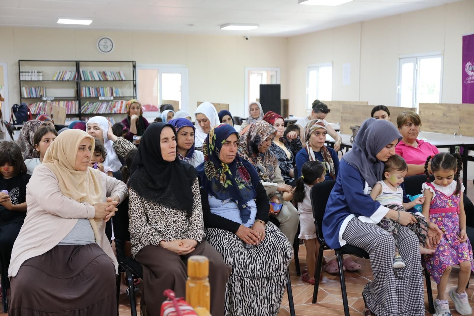Şilbe de Atolyeya Têkilîya Zîwan, Cinî û Asîmîlasyonî ameye viraştiş