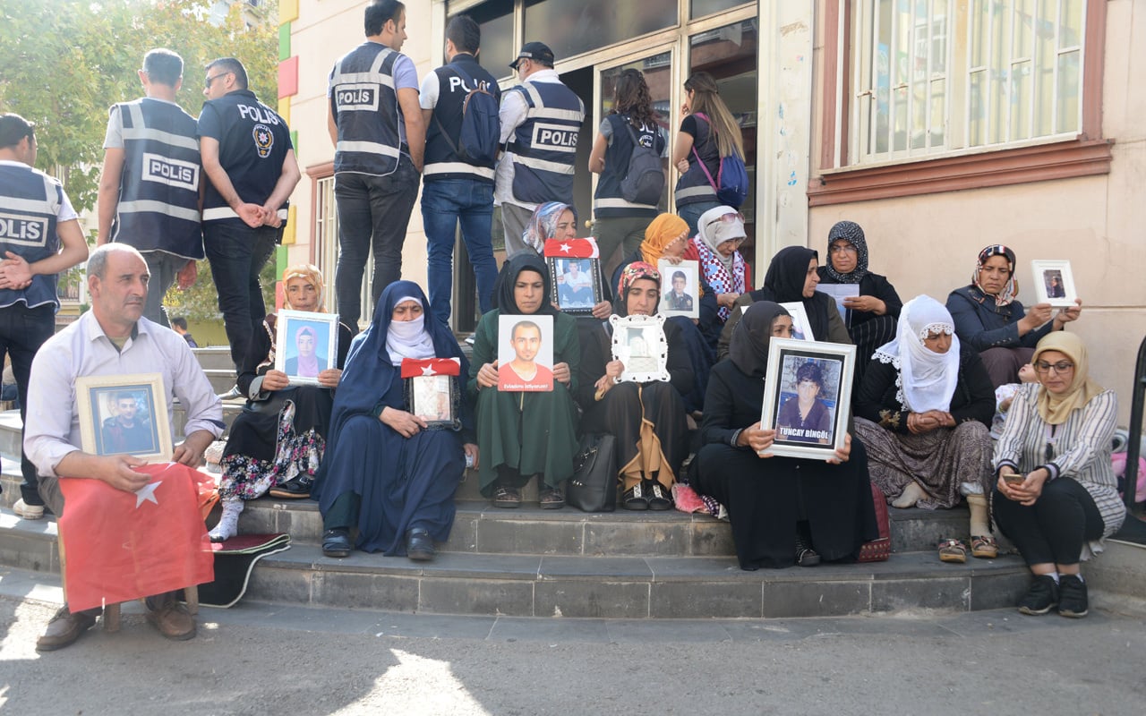 Bi darê zorê jina 80 salî birin ber avahiya HDP'ê
