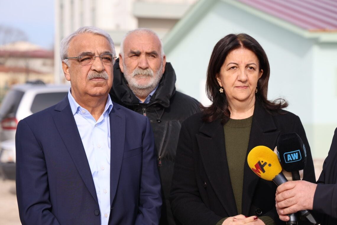 Şandeya Îmraliyê bi Efkan Ala û Abdullah Guler re hevdîtin kir