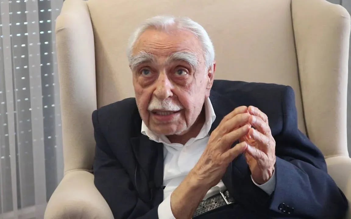 Çinarêko pîl: Dr. Tarik Zîya Ekîncî
