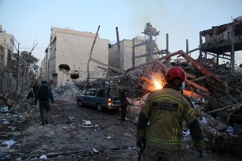 Balafirên şer yên Amerîka û Îsraîlê paytexta Îran Tehranê bombebaran kirin