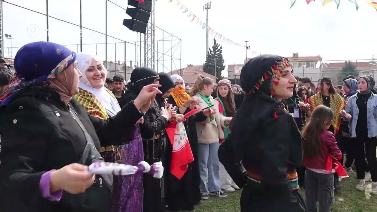 Newroz rengê jinan, giyana azadiyê ye