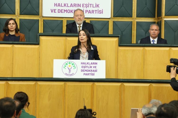 Tulay Hatîmogullari: Desthilat bi helwestek tirsonek radibe