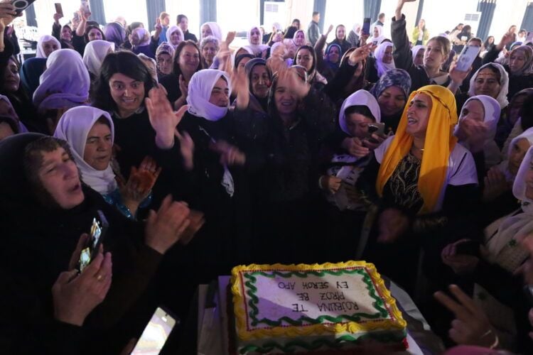 TJAyê li Wanê rojbûna Rêberê Gelê Kurd Abdullah Ocalan pîroz kir