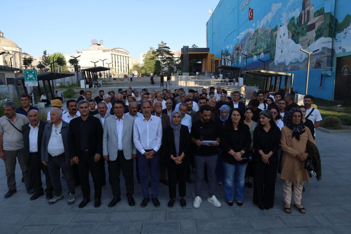 Platforma Saziyên Demokratîk a Wanê: Di dijhiqûqê de israr nekin