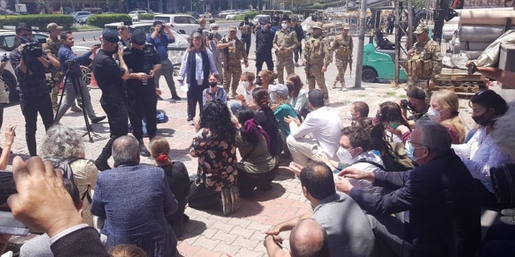 Şandeya Aştiyê dest bi çalakiya rûniştinê kir