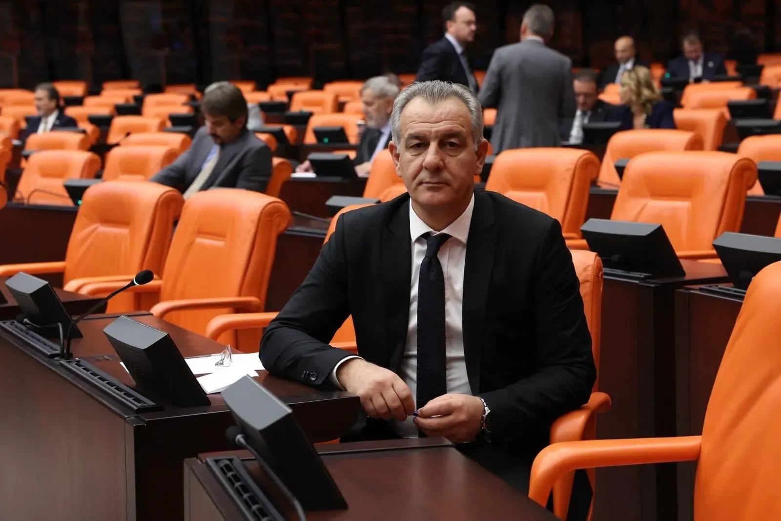 ‘Rêveberî êdî bi vî halî nameşe’