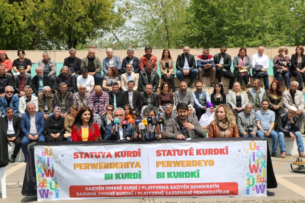 32 saziyên Bakur ji bo kurdî piştgirî dan Rojava