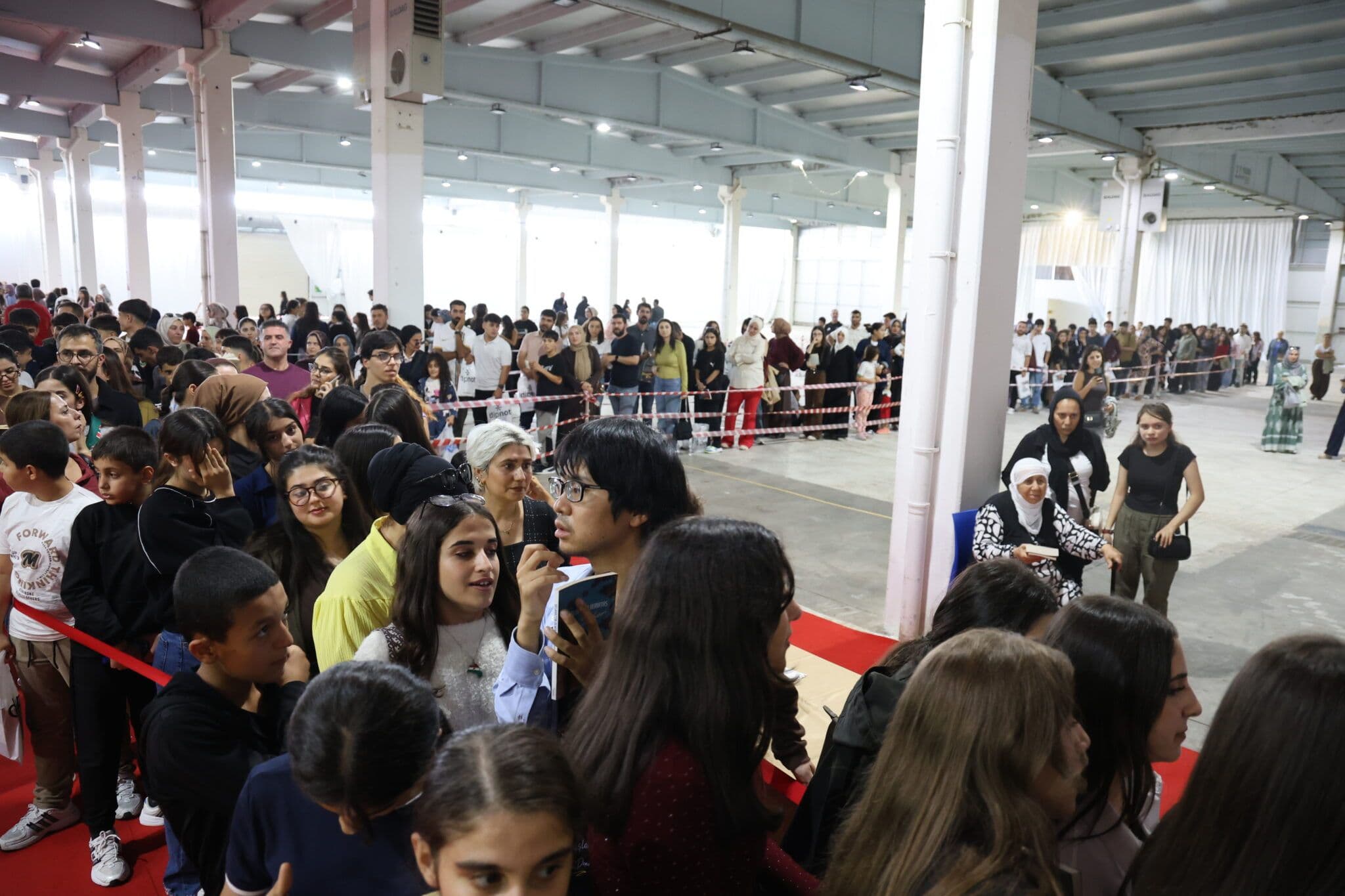 Pêşangeha Pirtûkan a Amedê dawî bû Eleqeyeke mezin ji bo weşanên Kurdî.jpg